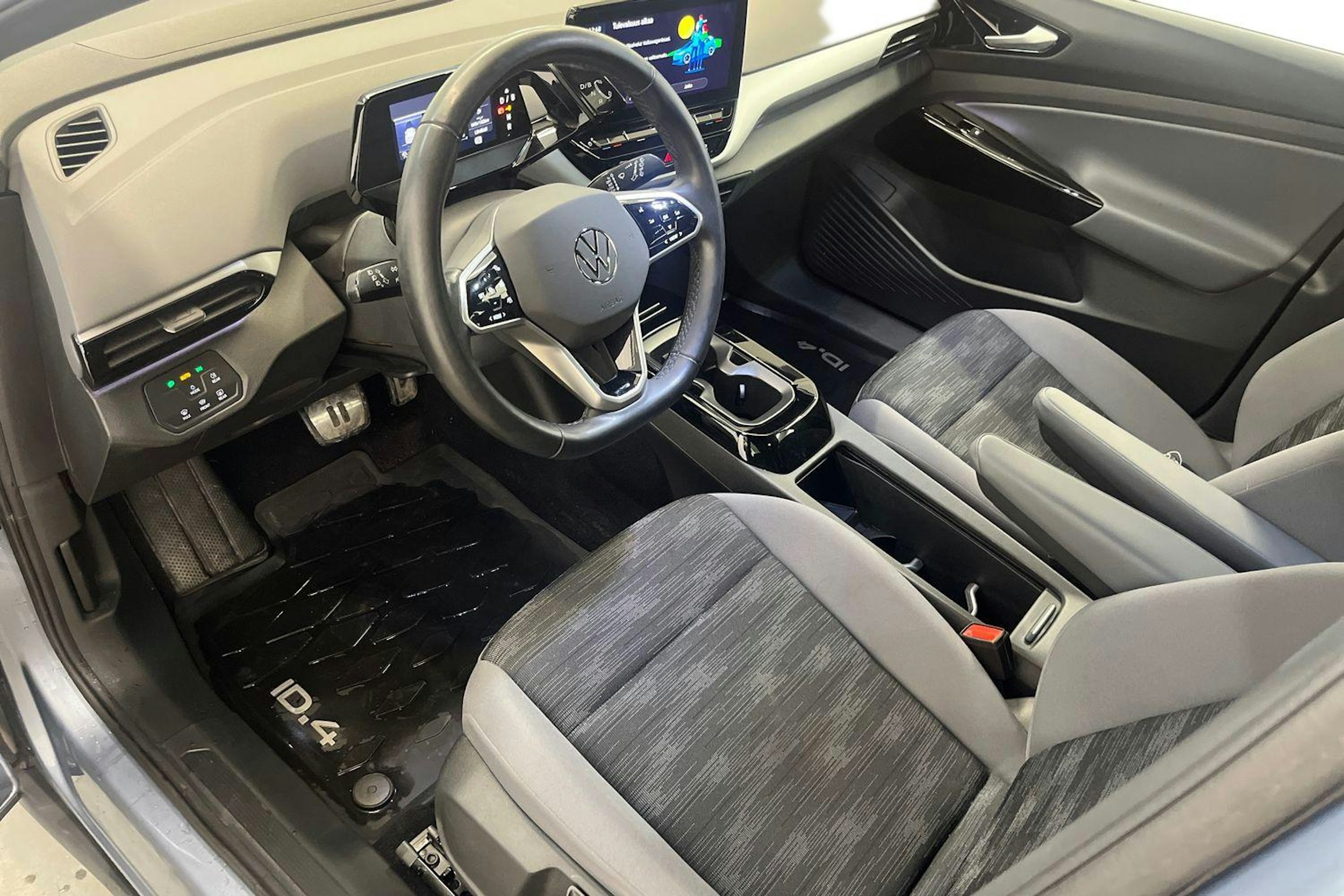 sininen Volkswagen ID.4 2023 kuva 6.