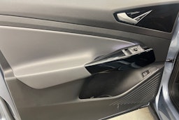 sininen Volkswagen ID.4 2023 kuva 11.