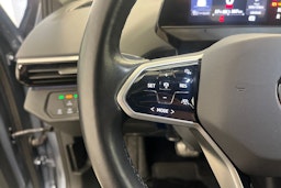 sininen Volkswagen ID.4 2023 kuva 13.