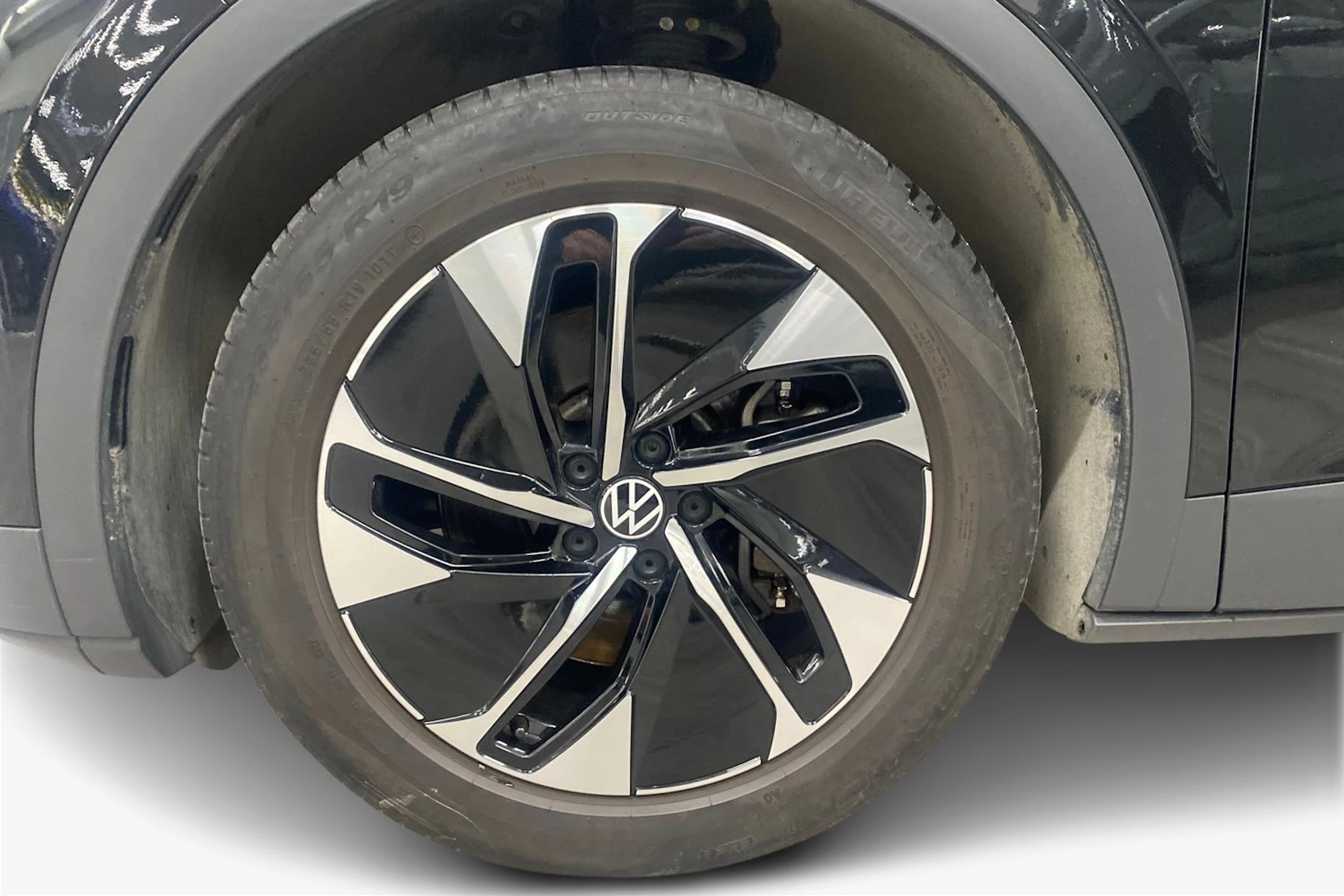 Musta Volkswagen ID.4 2023 kuva 12.