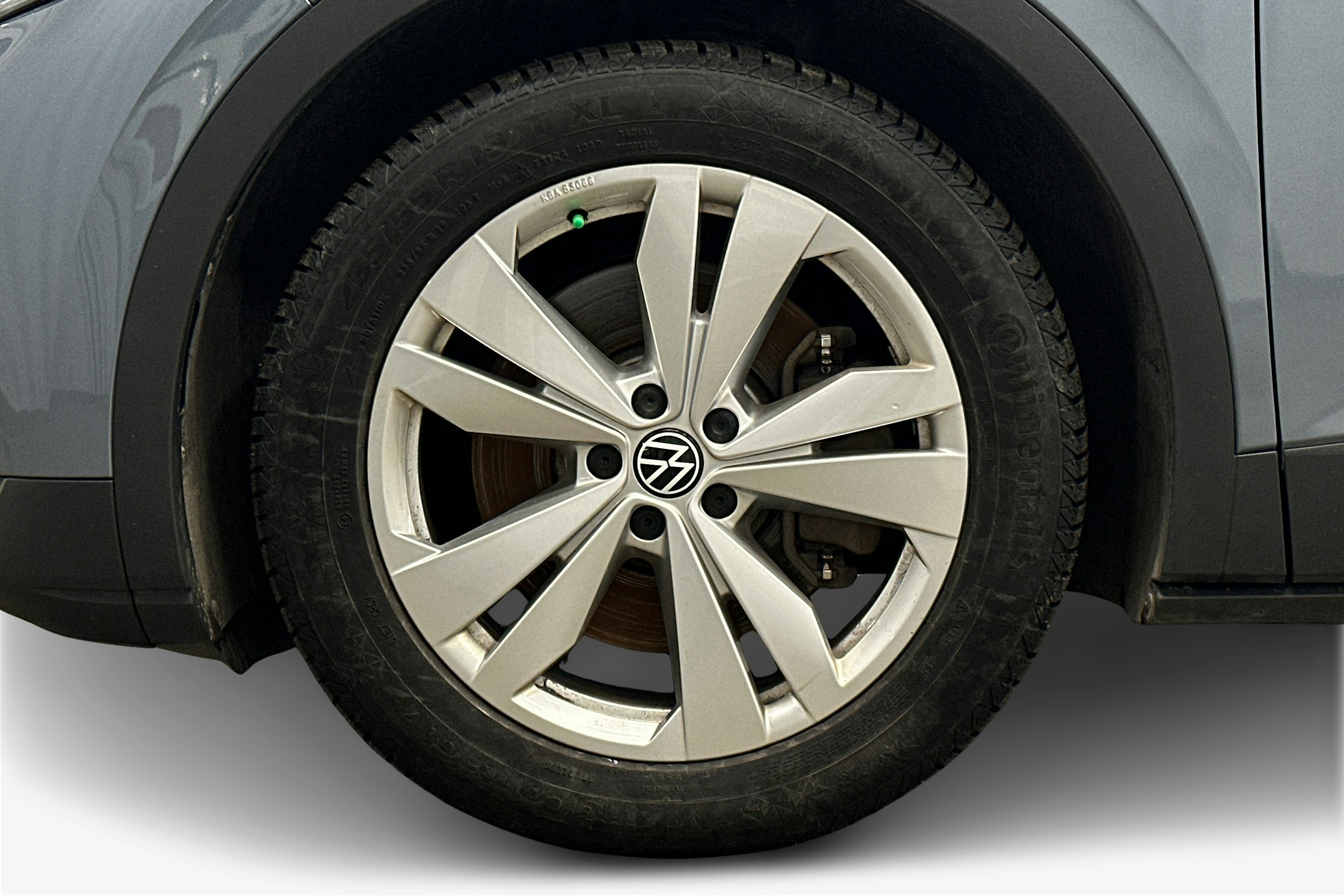 sininen Volkswagen ID.4 2023 kuva 11.