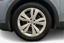 sininen Volkswagen ID.4 2023 kuva 11.