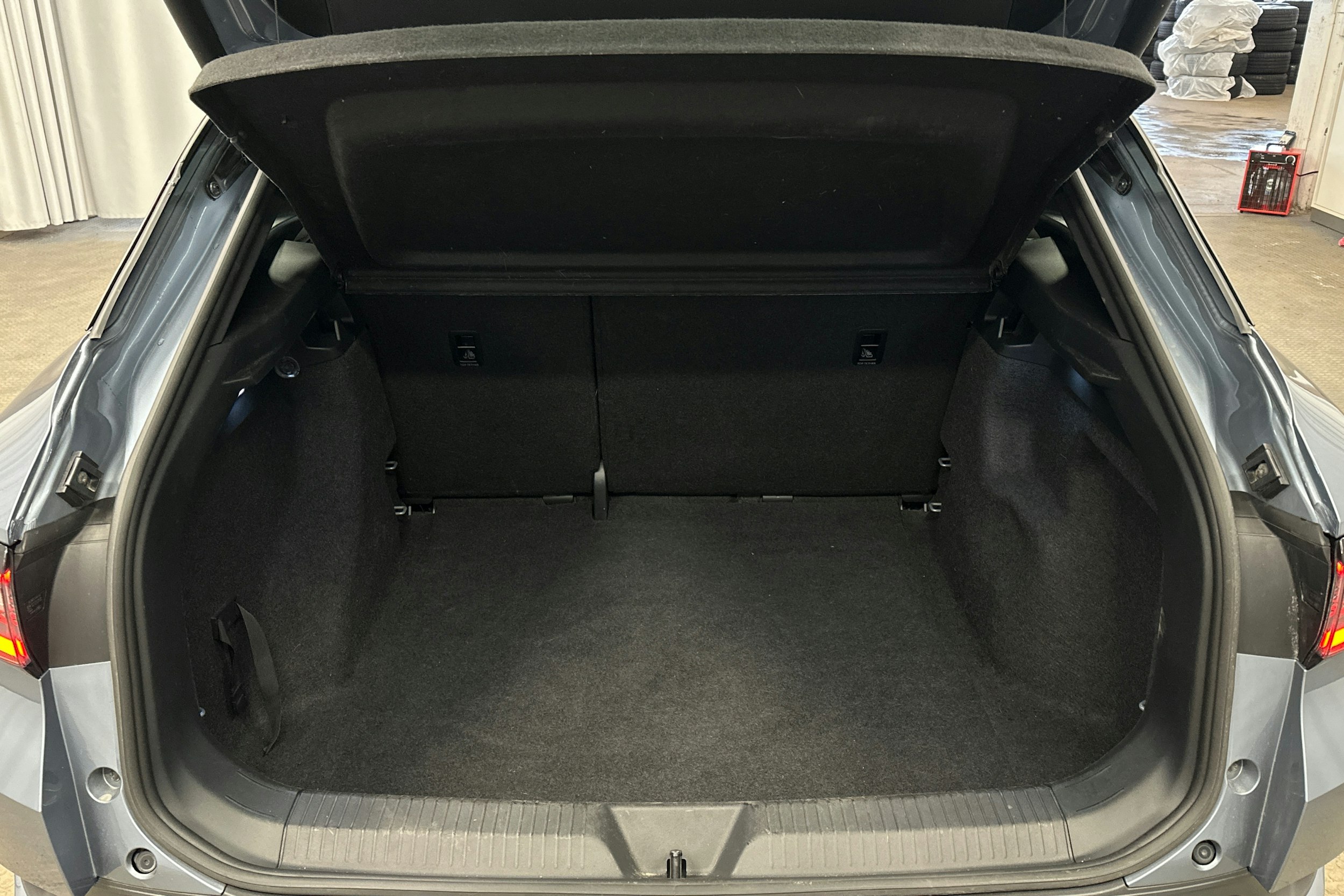 sininen Volkswagen ID.4 2023 kuva 14.