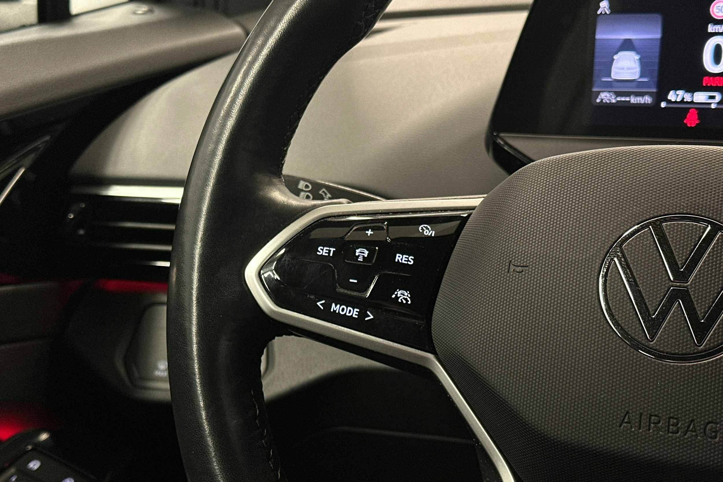 sininen Volkswagen ID.4 2023 kuva 18.