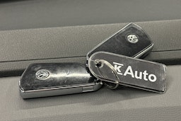 sininen Volkswagen ID.4 2023 kuva 29.