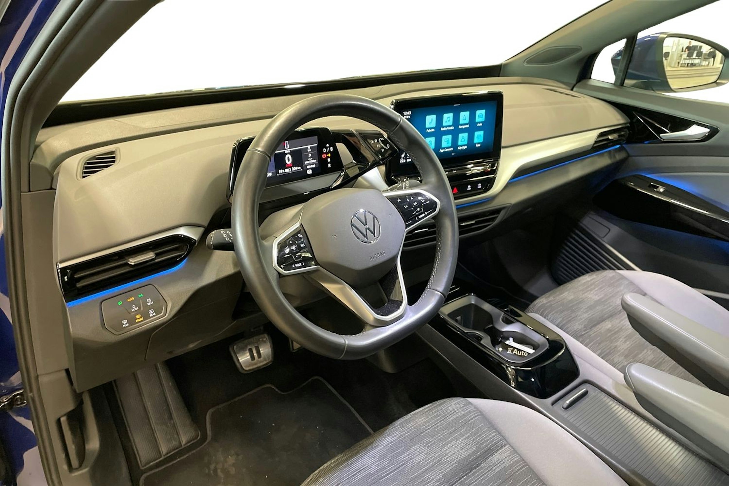 sininen Volkswagen ID.4 2023 kuva 7.