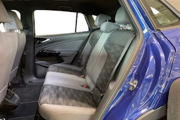 sininen Volkswagen ID.4 2023 kuva 10.
