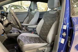 sininen Volkswagen ID.4 2023 kuva 14.