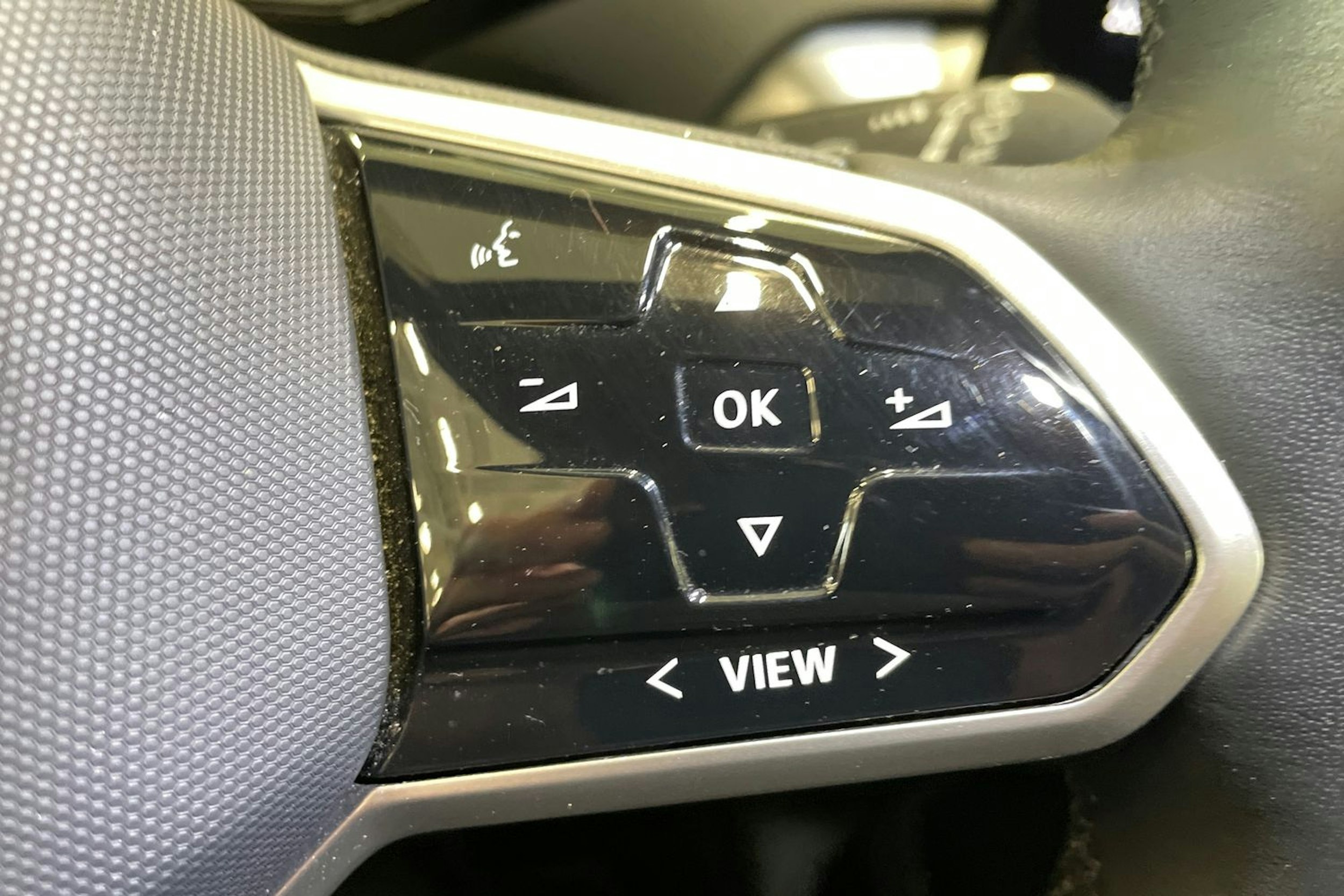 sininen Volkswagen ID.4 2023 kuva 16.