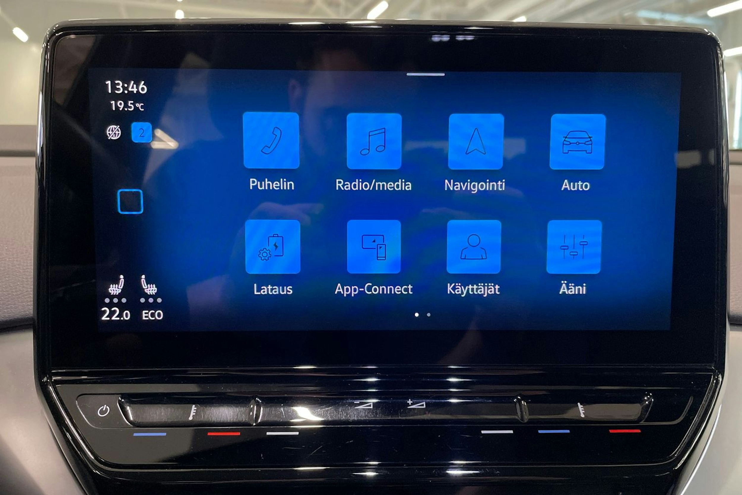 sininen Volkswagen ID.4 2023 kuva 21.
