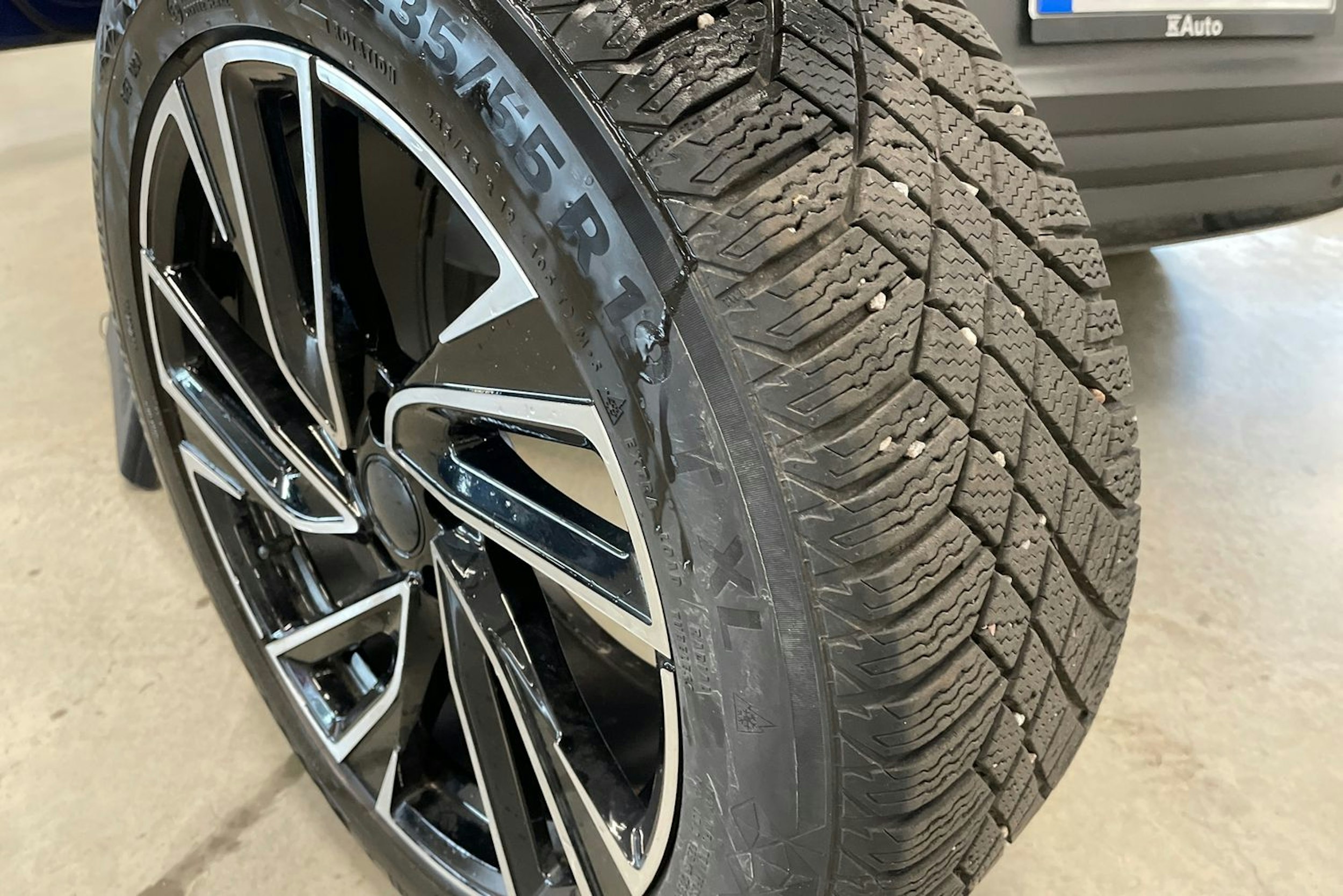 sininen Volkswagen ID.4 2023 kuva 32.
