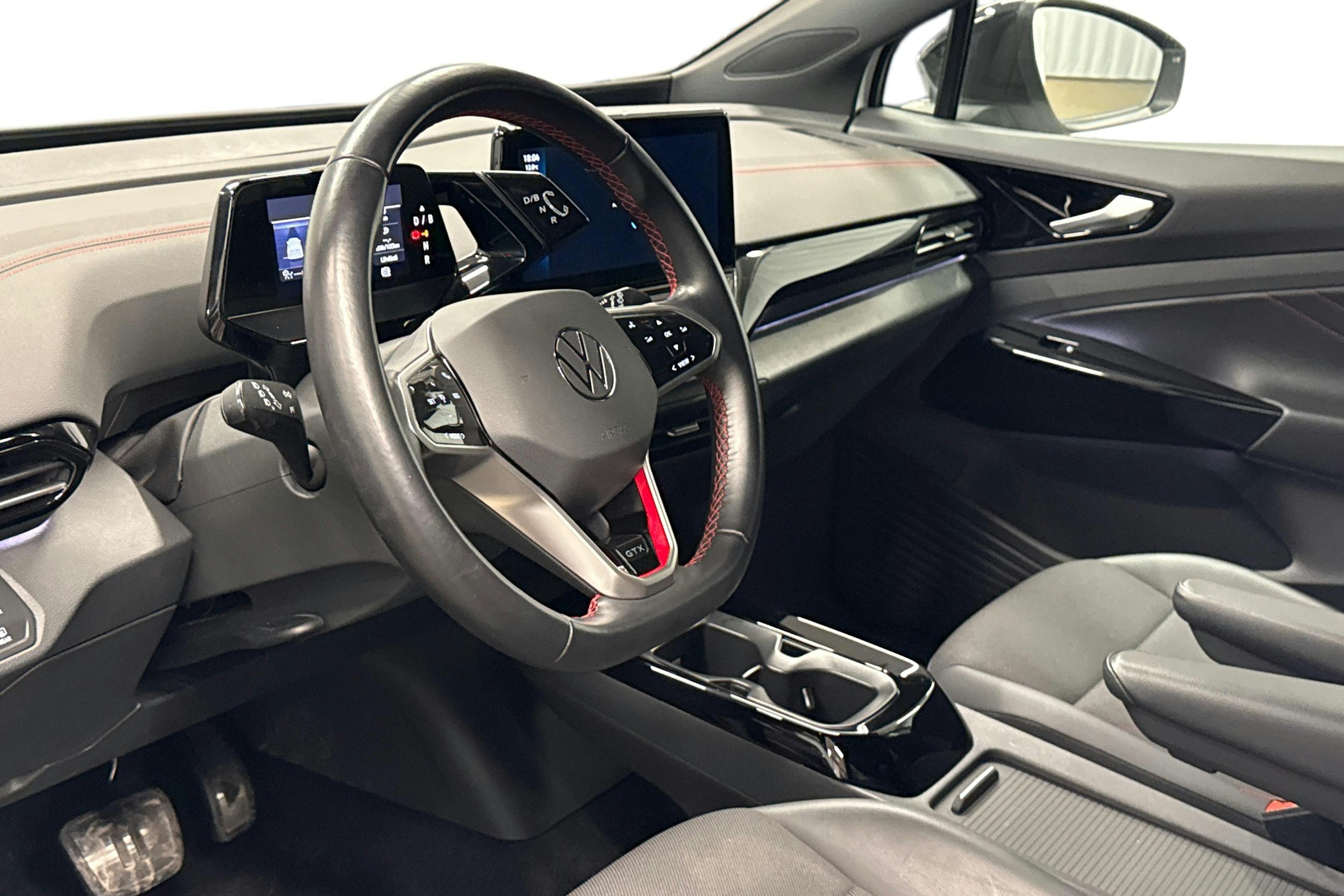 valkoinen Volkswagen ID.4 2023 kuva 6.