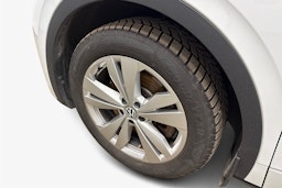 valkoinen Volkswagen ID.4 2023 kuva 9.