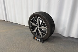 valkoinen Volkswagen ID.4 2023 kuva 10.