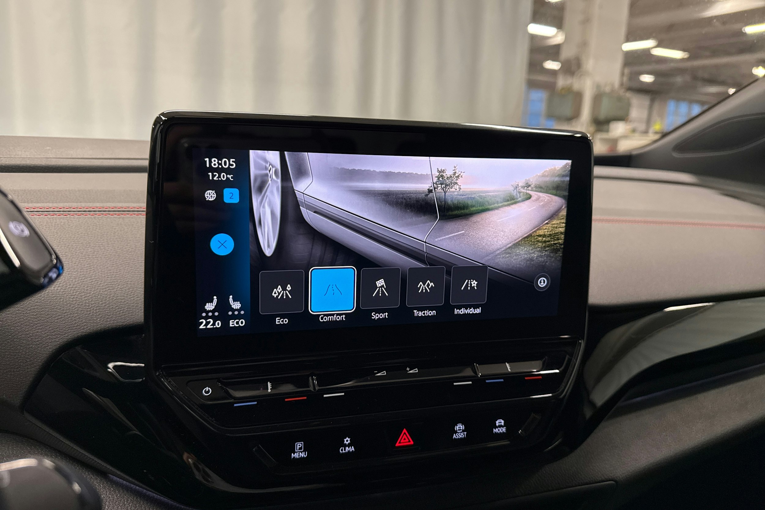 valkoinen Volkswagen ID.4 2023 kuva 16.