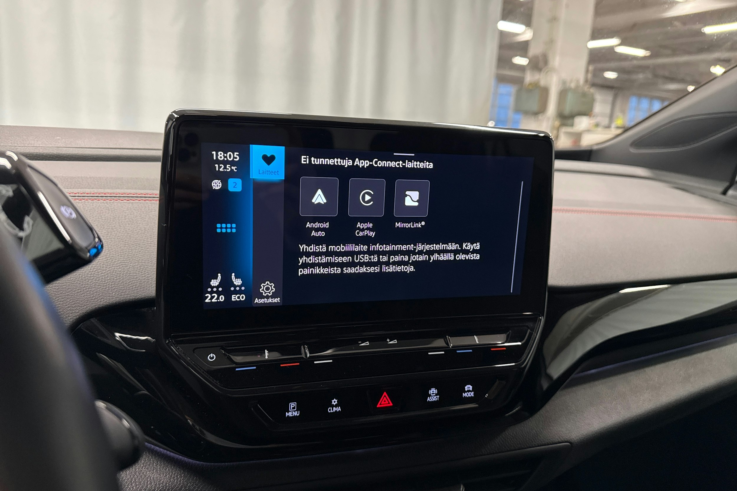 valkoinen Volkswagen ID.4 2023 kuva 18.