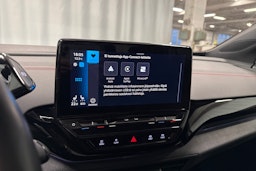 valkoinen Volkswagen ID.4 2023 kuva 18.