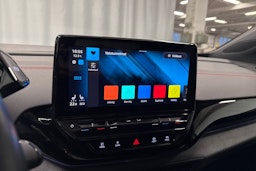 valkoinen Volkswagen ID.4 2023 kuva 19.