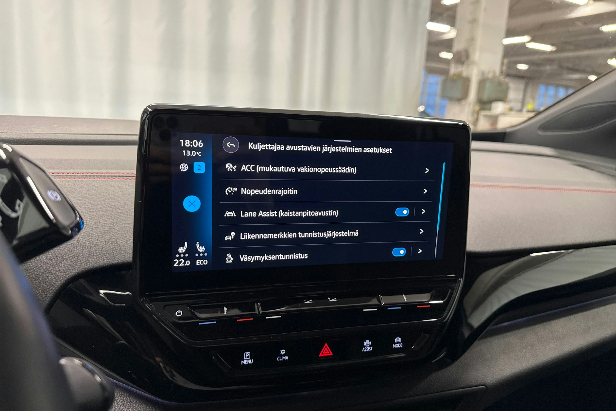 valkoinen Volkswagen ID.4 2023 kuva 21.