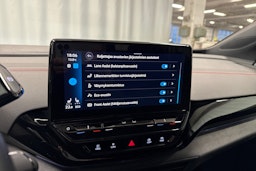 valkoinen Volkswagen ID.4 2023 kuva 22.