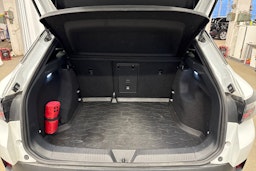 valkoinen Volkswagen ID.4 2023 kuva 25.