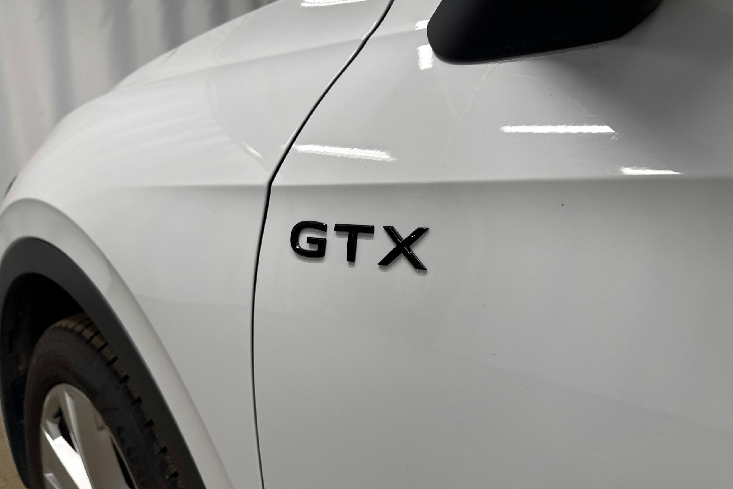 valkoinen Volkswagen ID.4 2023 kuva 27.