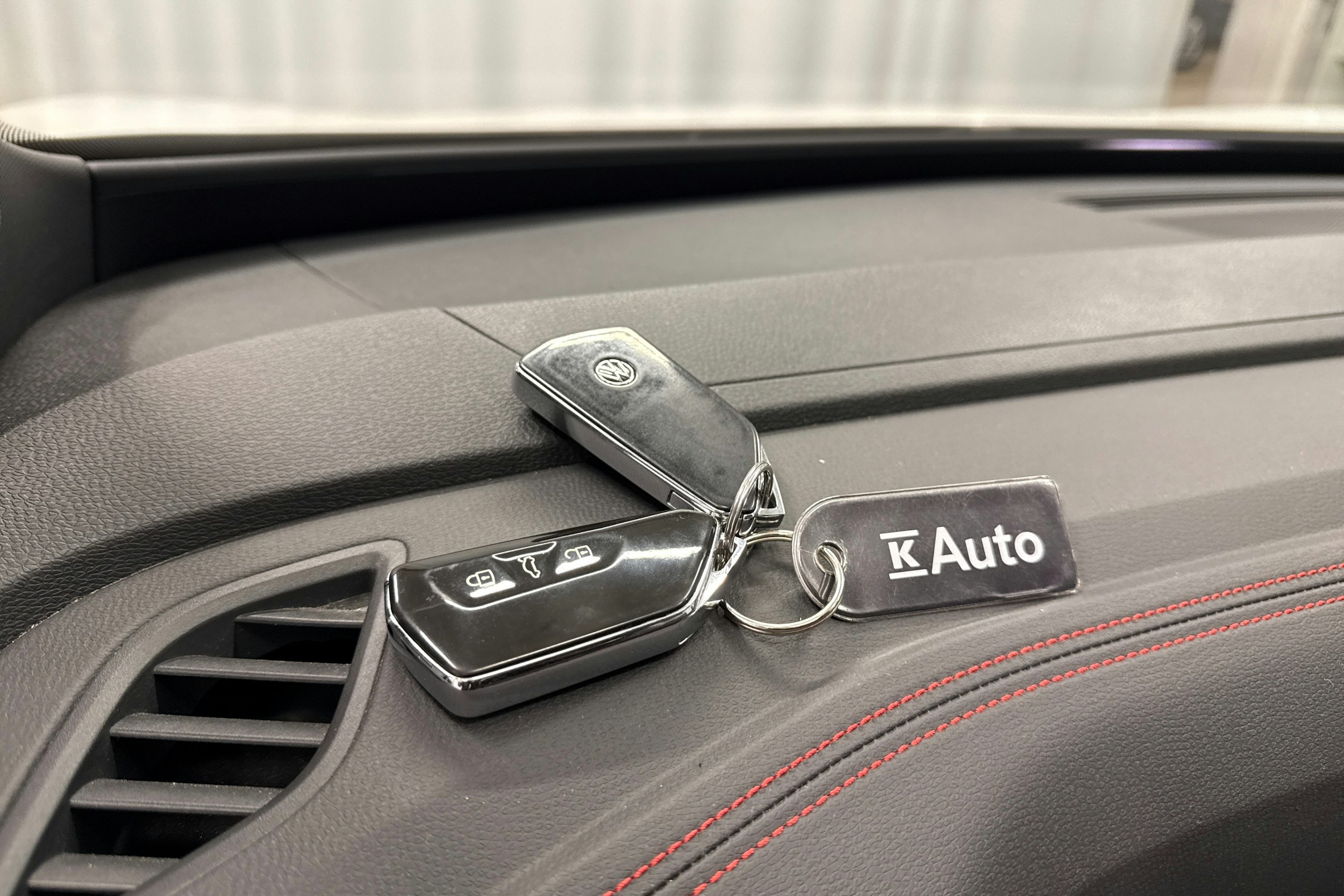 valkoinen Volkswagen ID.4 2023 kuva 28.