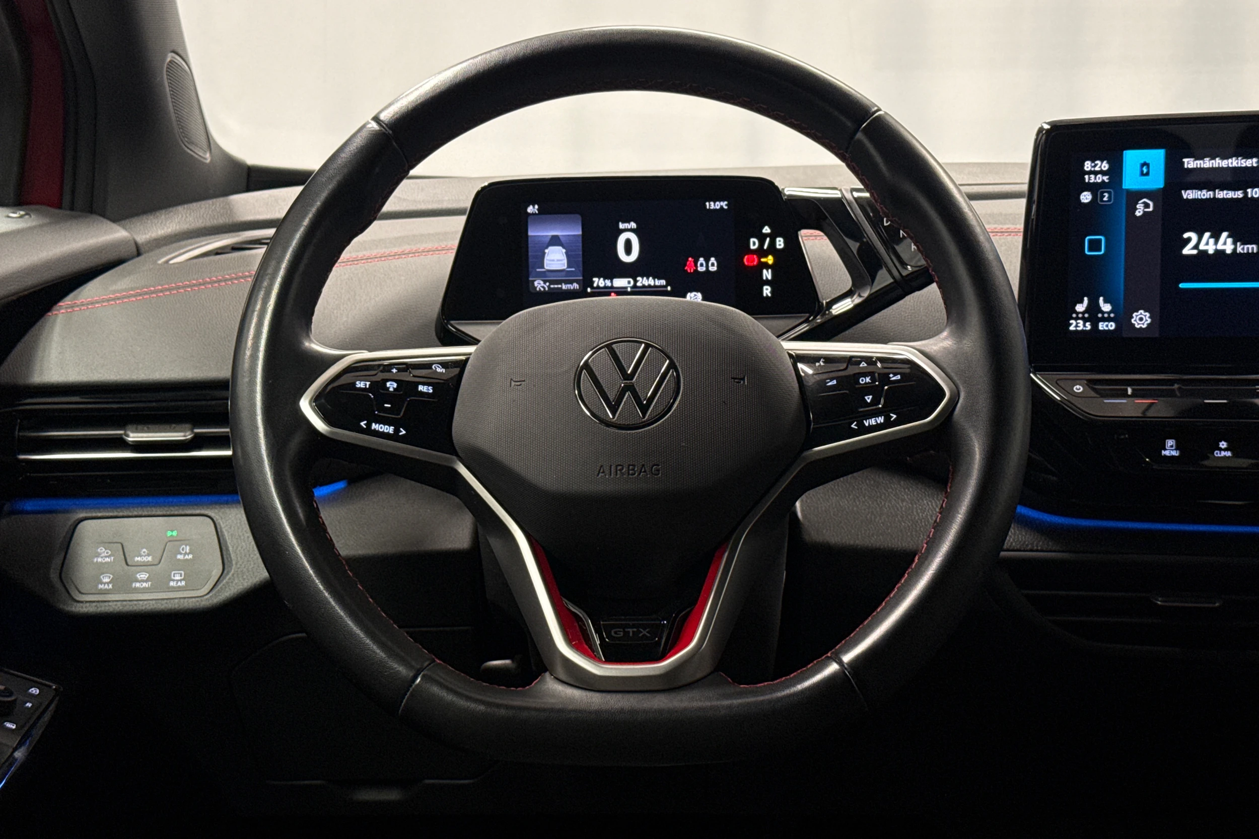 punainen Volkswagen ID.4 2023 kuva 11.