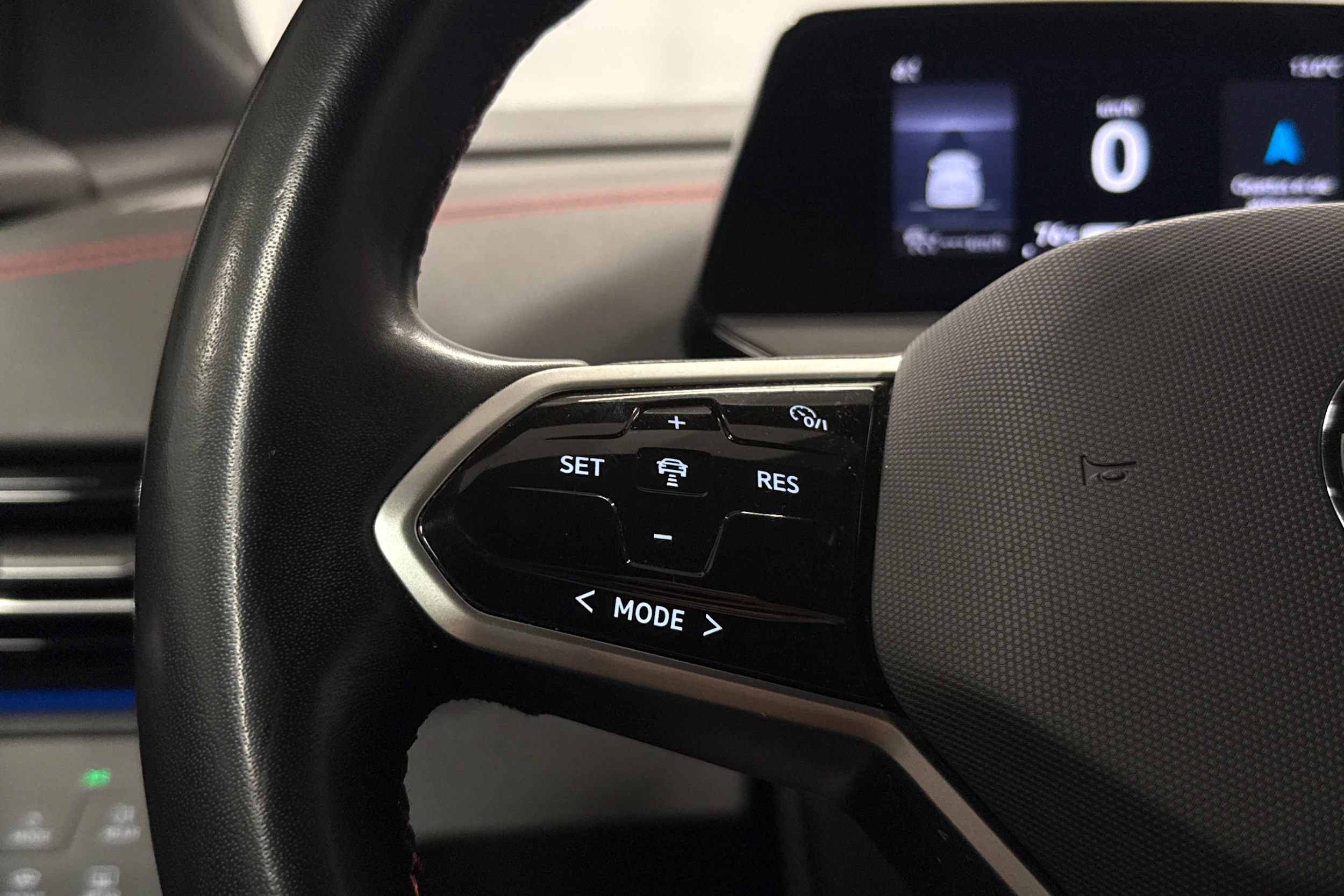 punainen Volkswagen ID.4 2023 kuva 13.