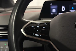 punainen Volkswagen ID.4 2023 kuva 13.