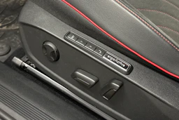 punainen Volkswagen ID.4 2023 kuva 22.