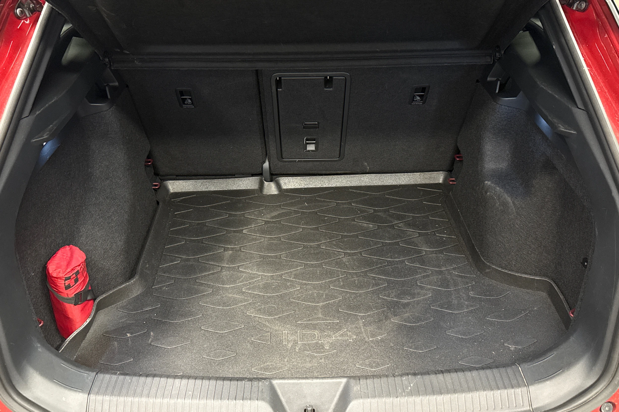 punainen Volkswagen ID.4 2023 kuva 23.