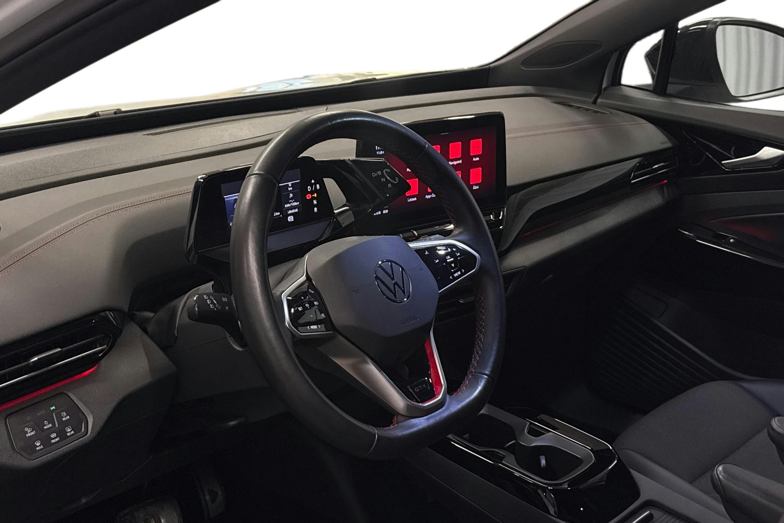 valkoinen Volkswagen ID.4 2023 kuva 6.