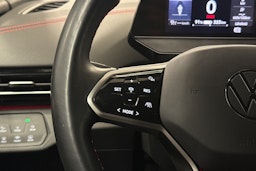 valkoinen Volkswagen ID.4 2023 kuva 13.