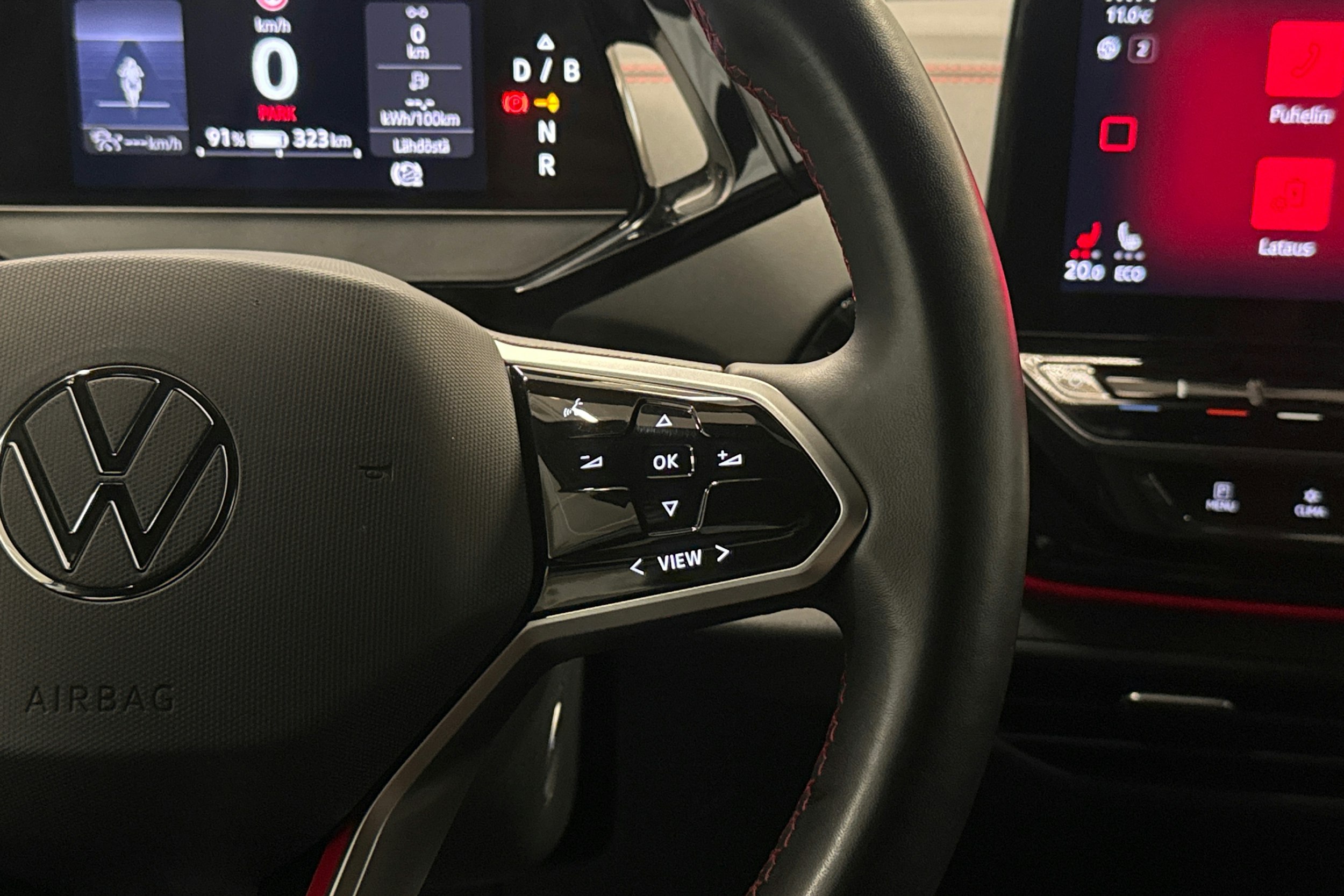 valkoinen Volkswagen ID.4 2023 kuva 14.