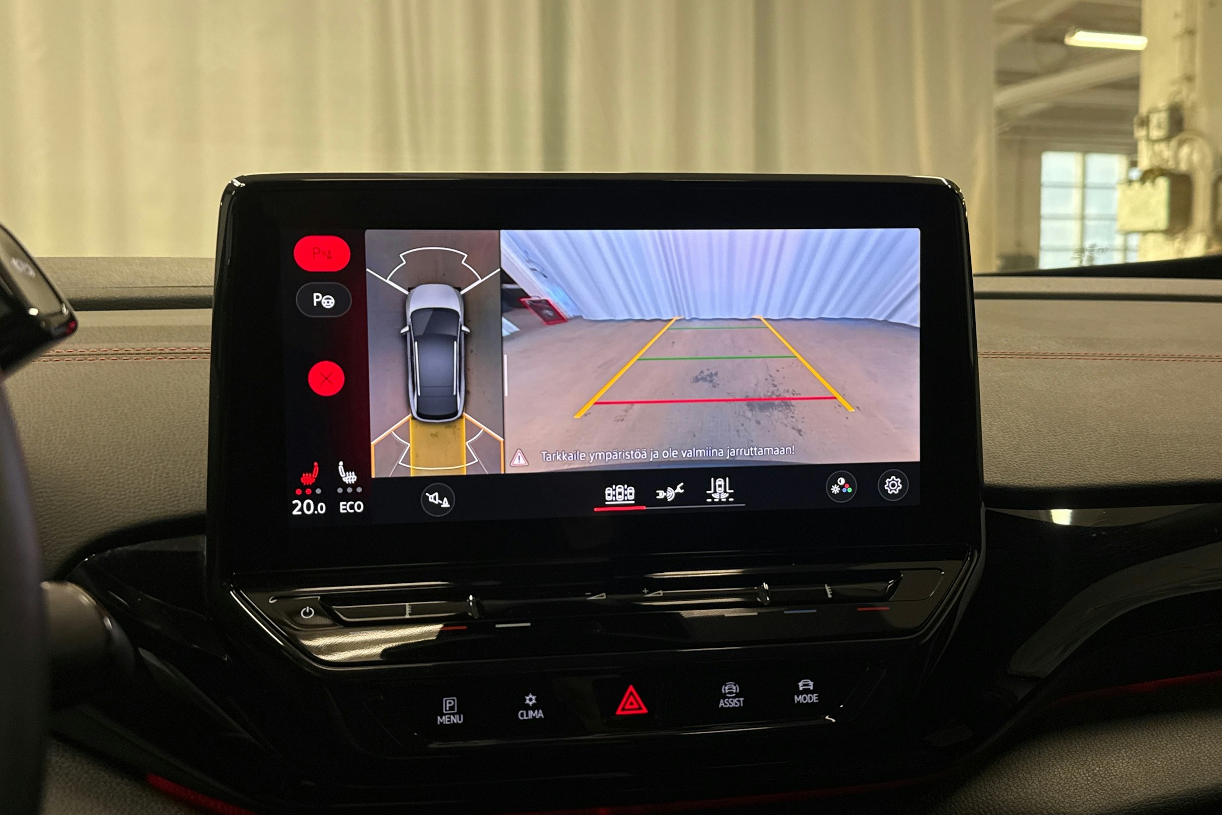 valkoinen Volkswagen ID.4 2023 kuva 17.