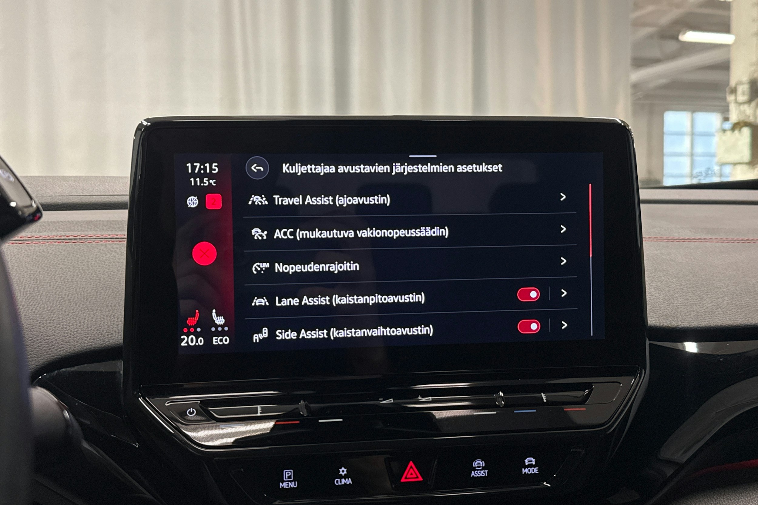 valkoinen Volkswagen ID.4 2023 kuva 18.