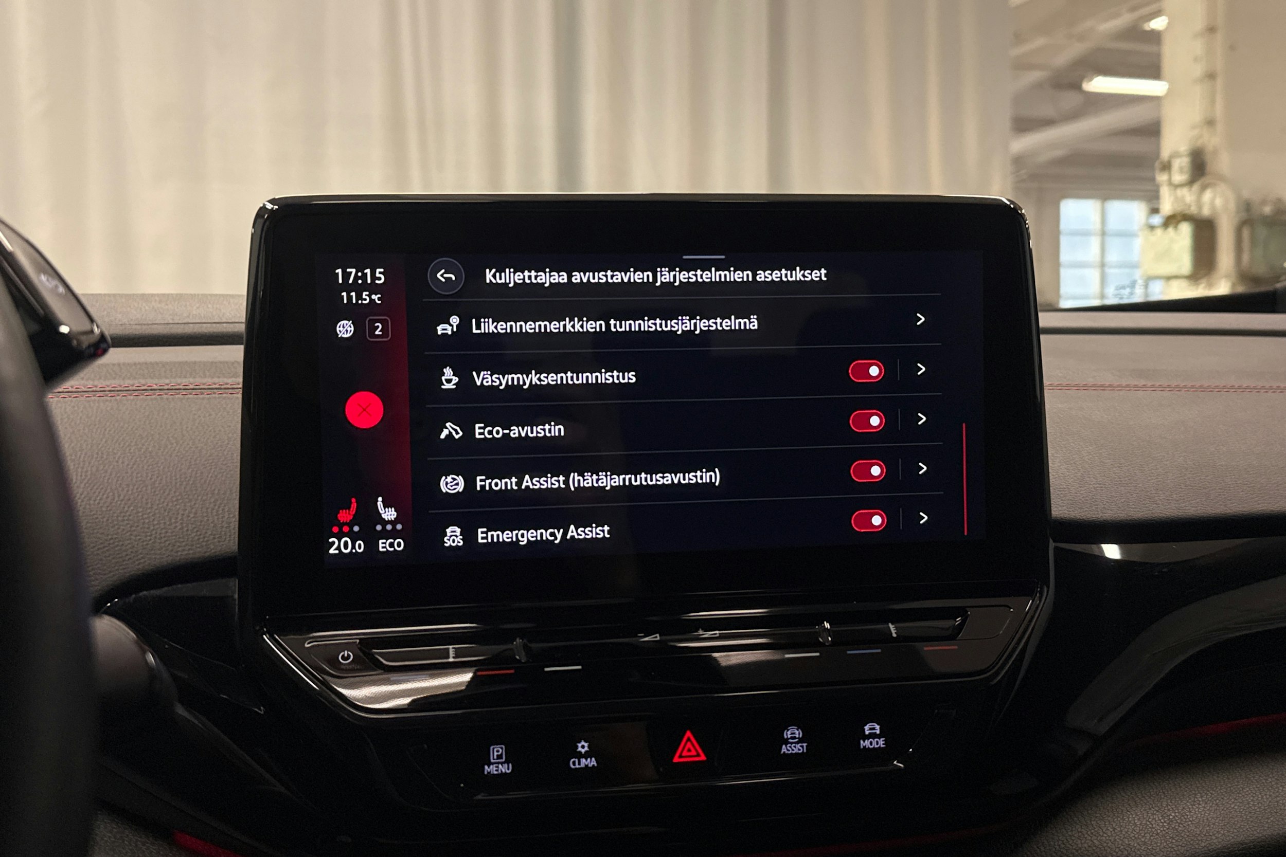 valkoinen Volkswagen ID.4 2023 kuva 19.