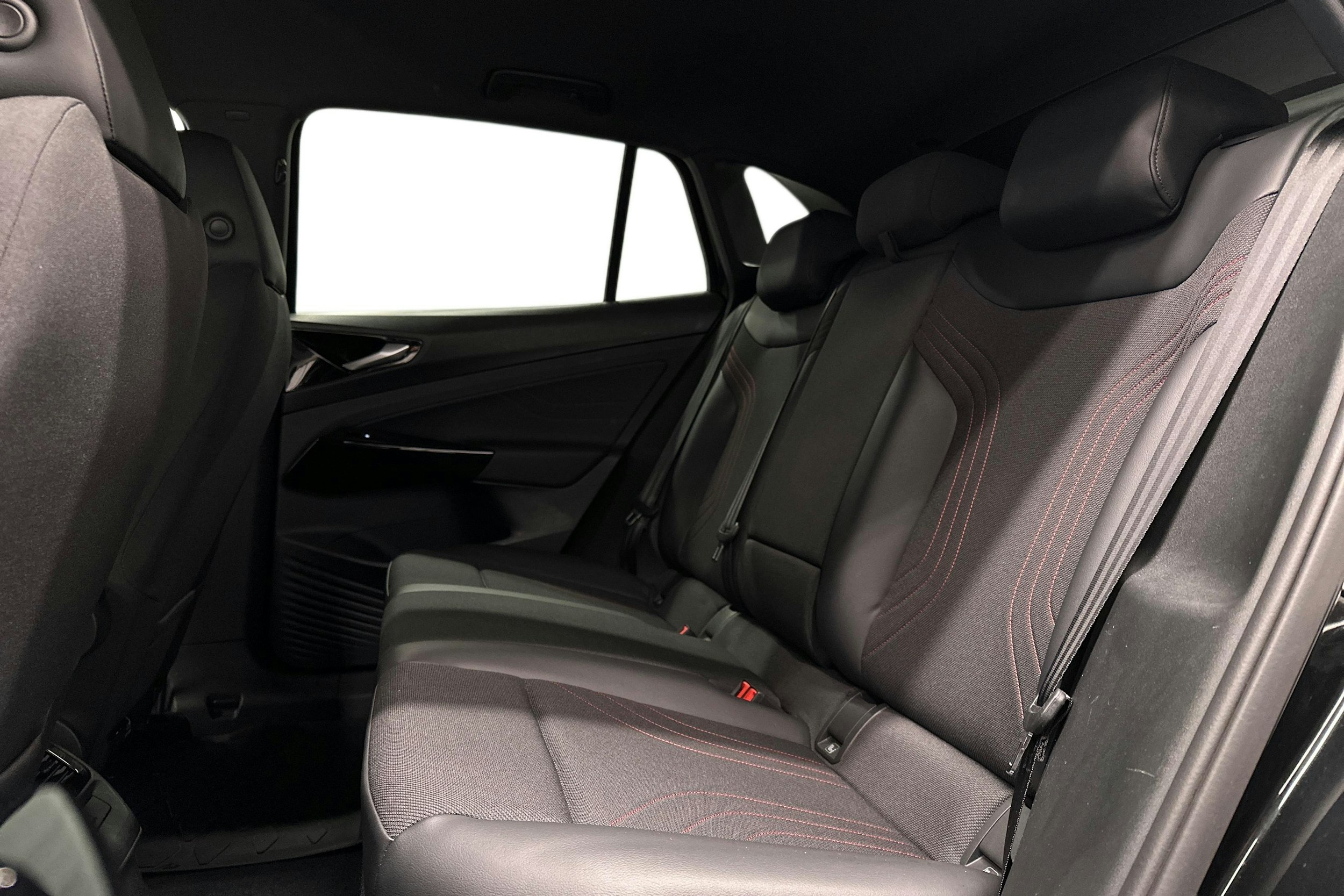 musta Volkswagen ID.4 2023 kuva 8.