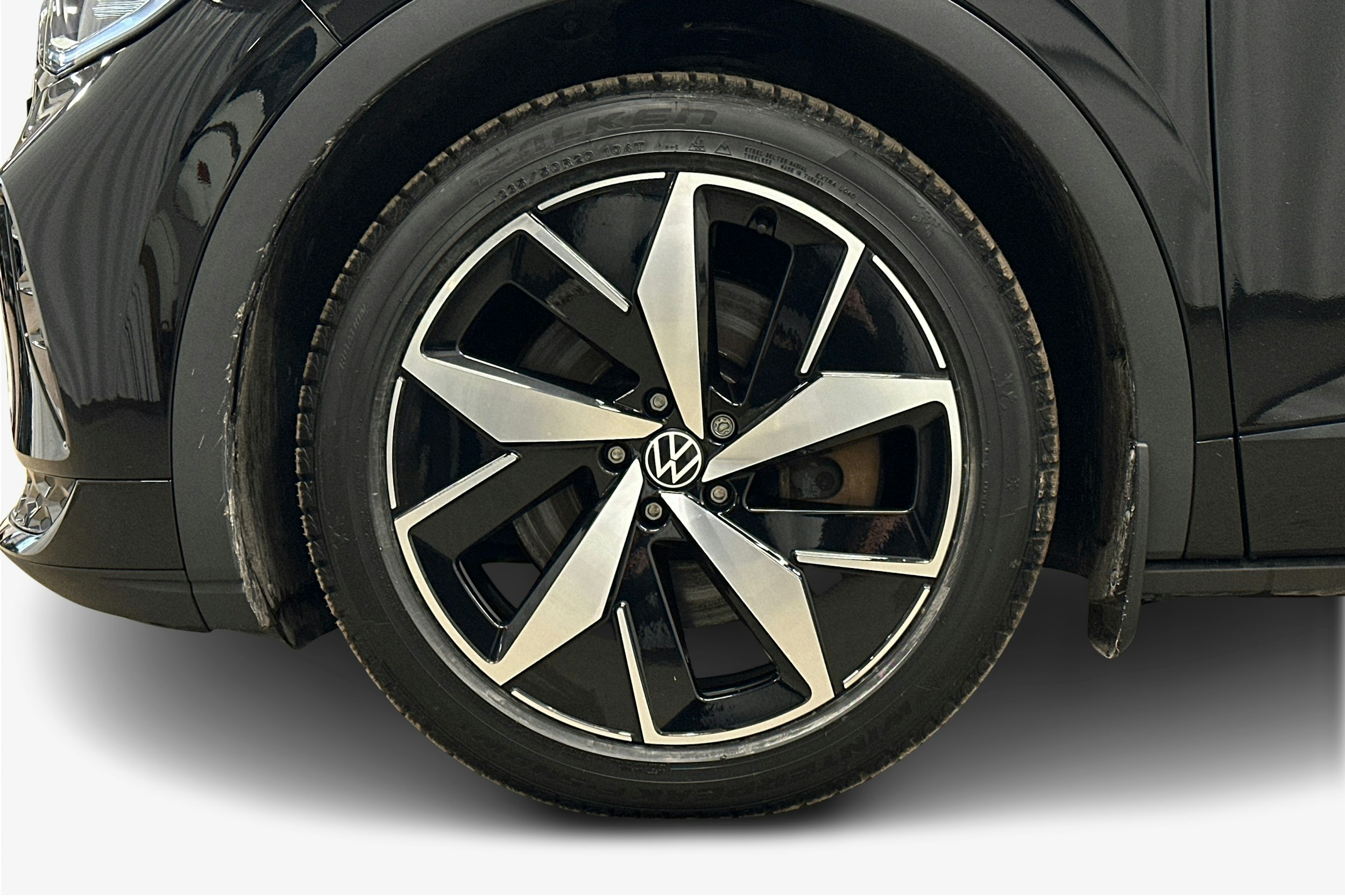 musta Volkswagen ID.4 2023 kuva 9.