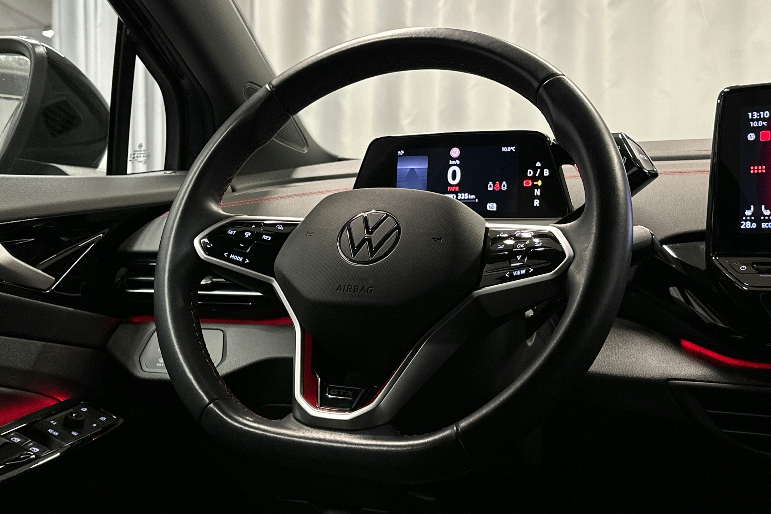 musta Volkswagen ID.4 2023 kuva 13.