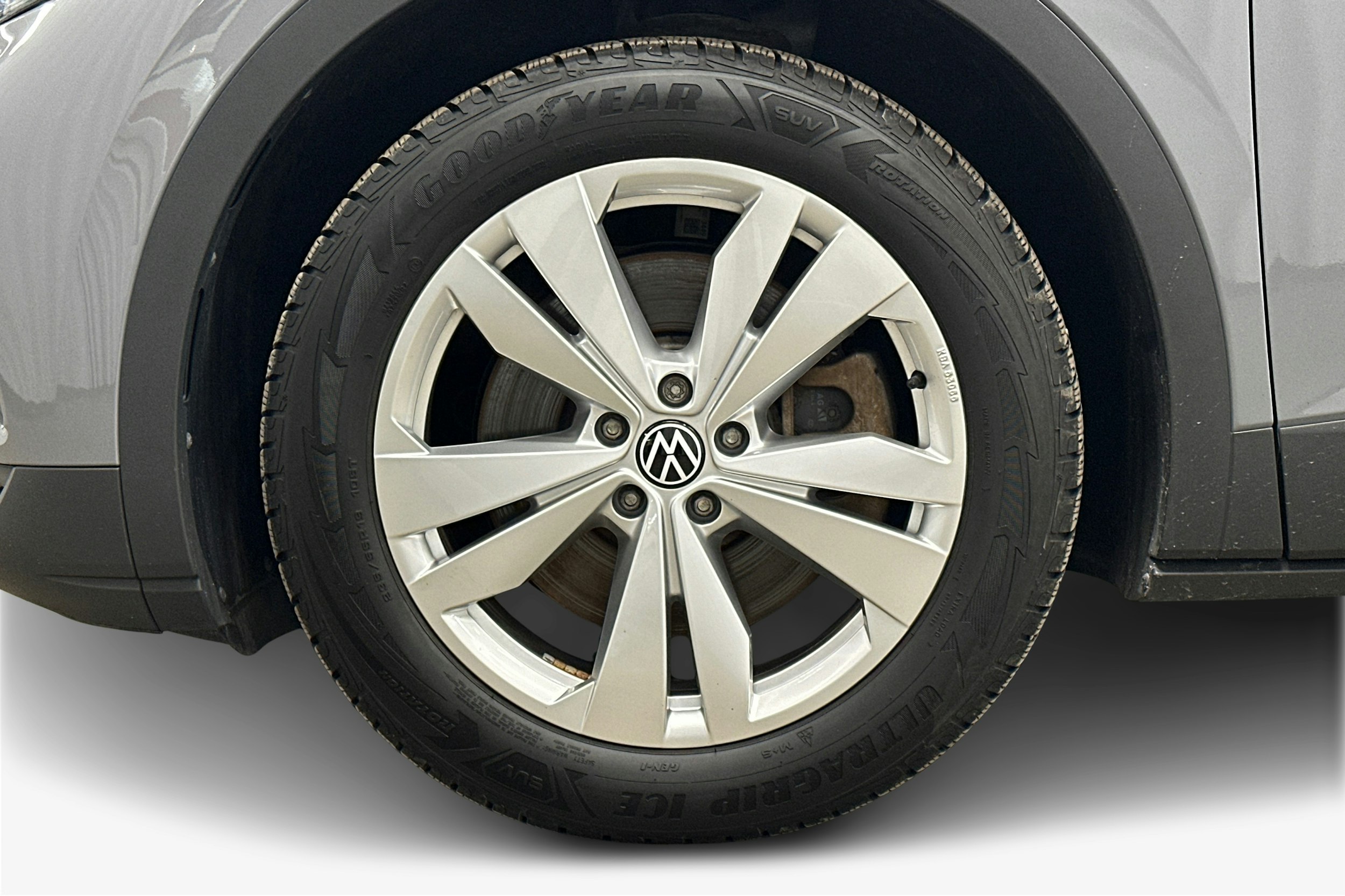 harmaa Volkswagen ID.4 2023 kuva 11.