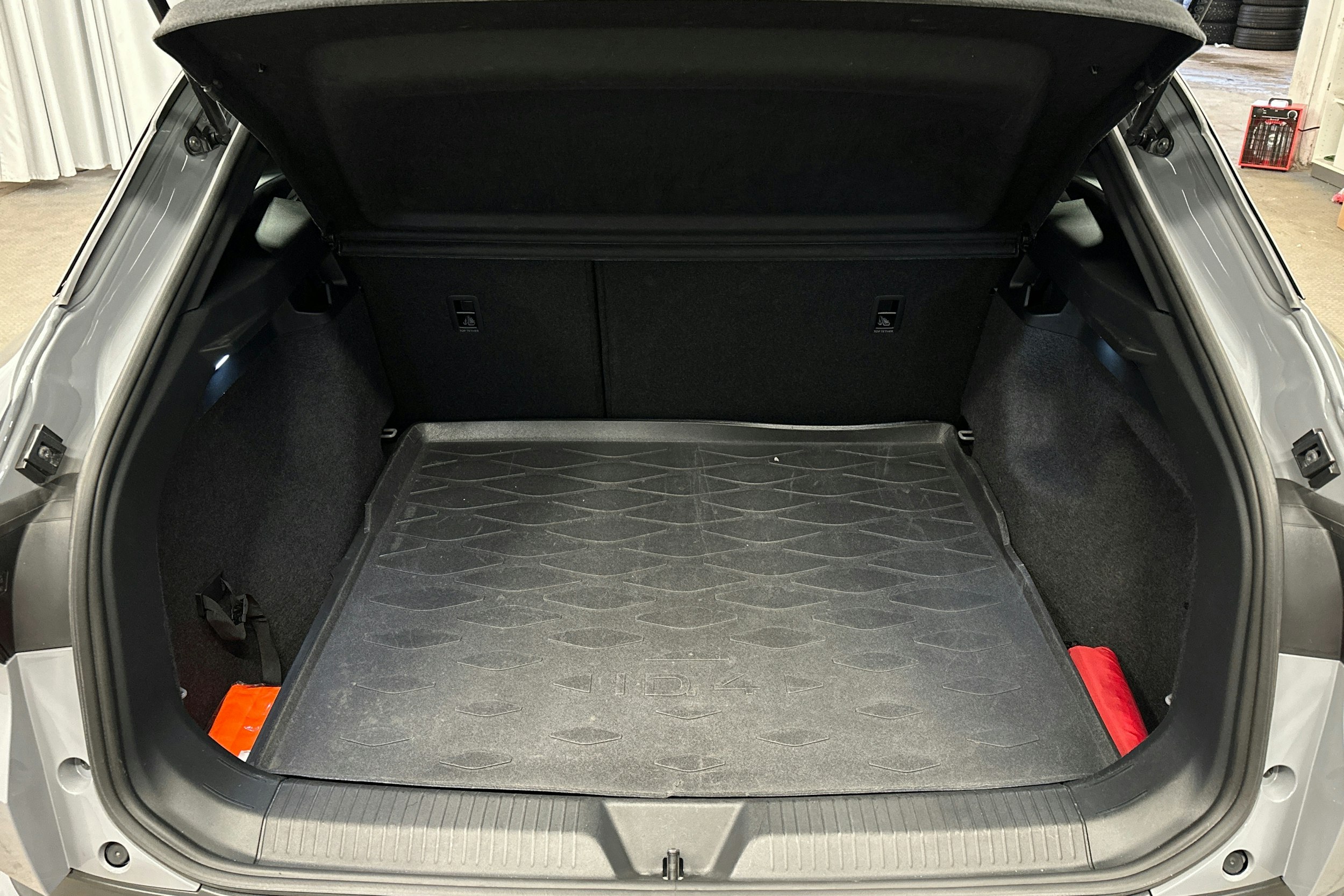 harmaa Volkswagen ID.4 2023 kuva 14.