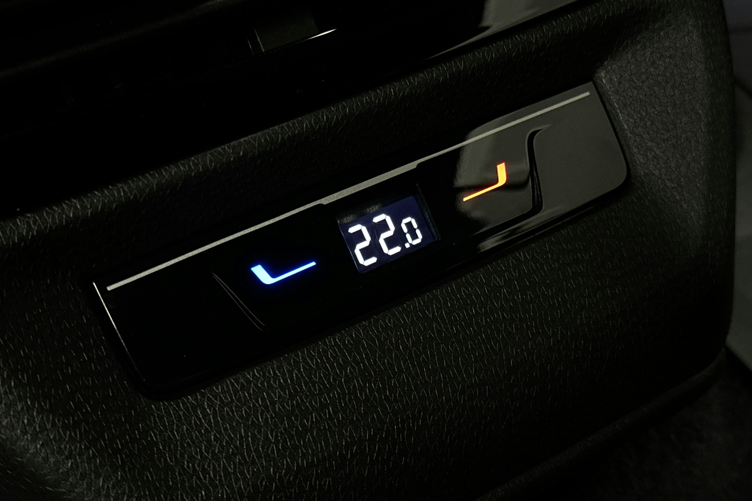 harmaa Volkswagen ID.4 2023 kuva 16.