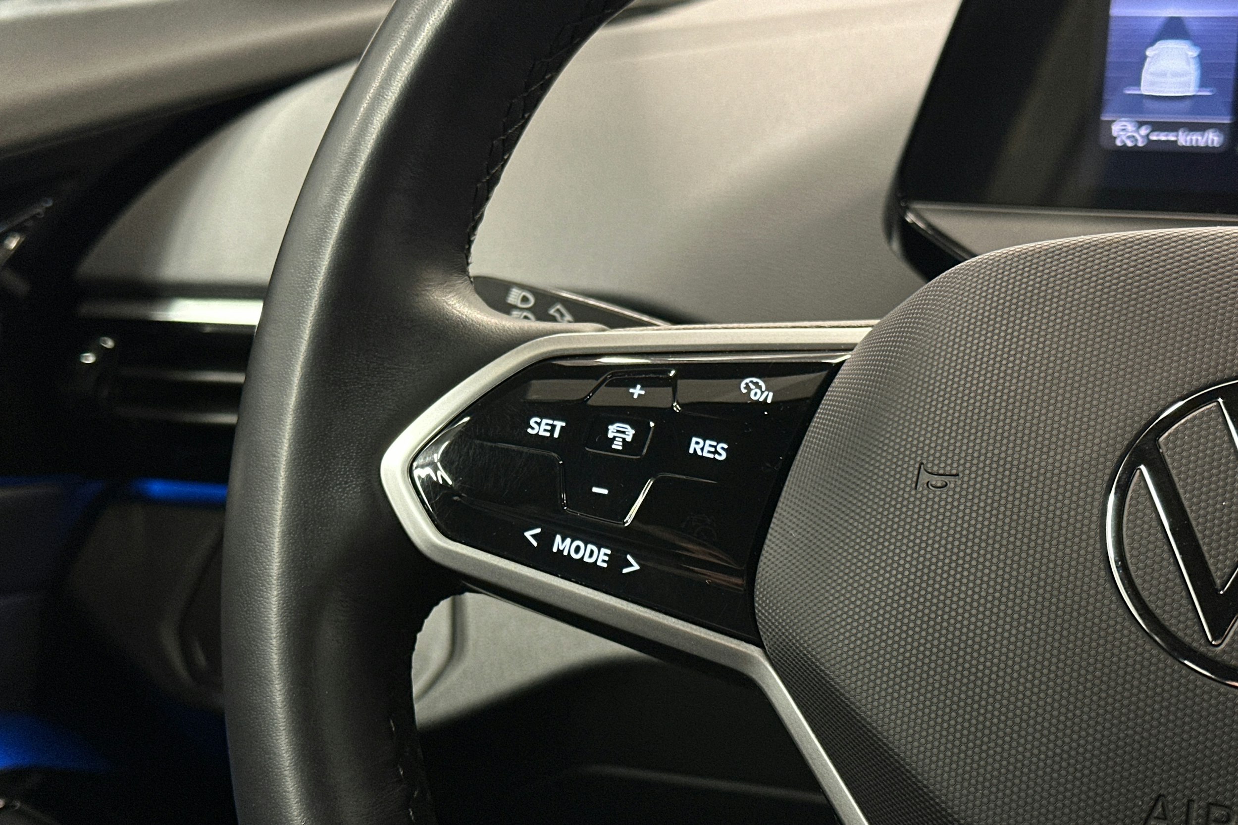 harmaa Volkswagen ID.4 2023 kuva 19.