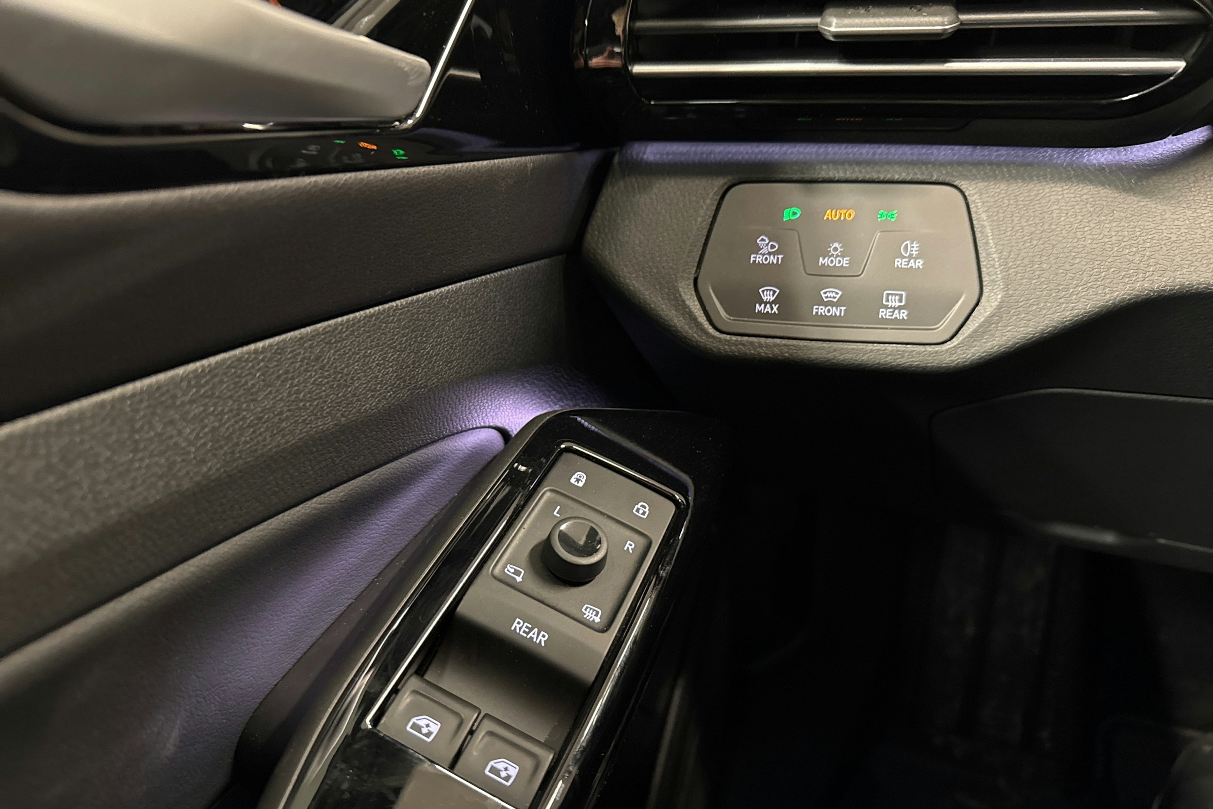 musta Volkswagen ID.4 2023 kuva 11.