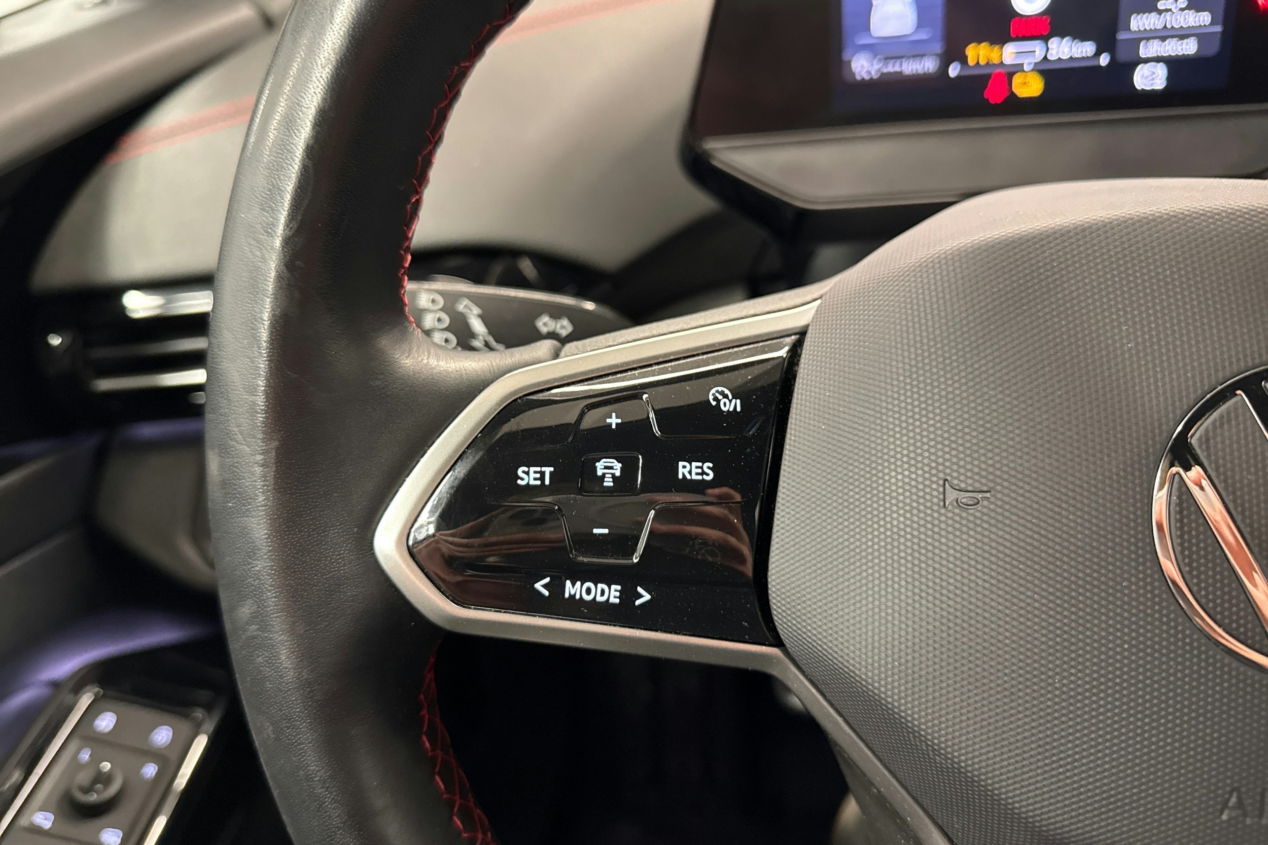 musta Volkswagen ID.4 2023 kuva 12.