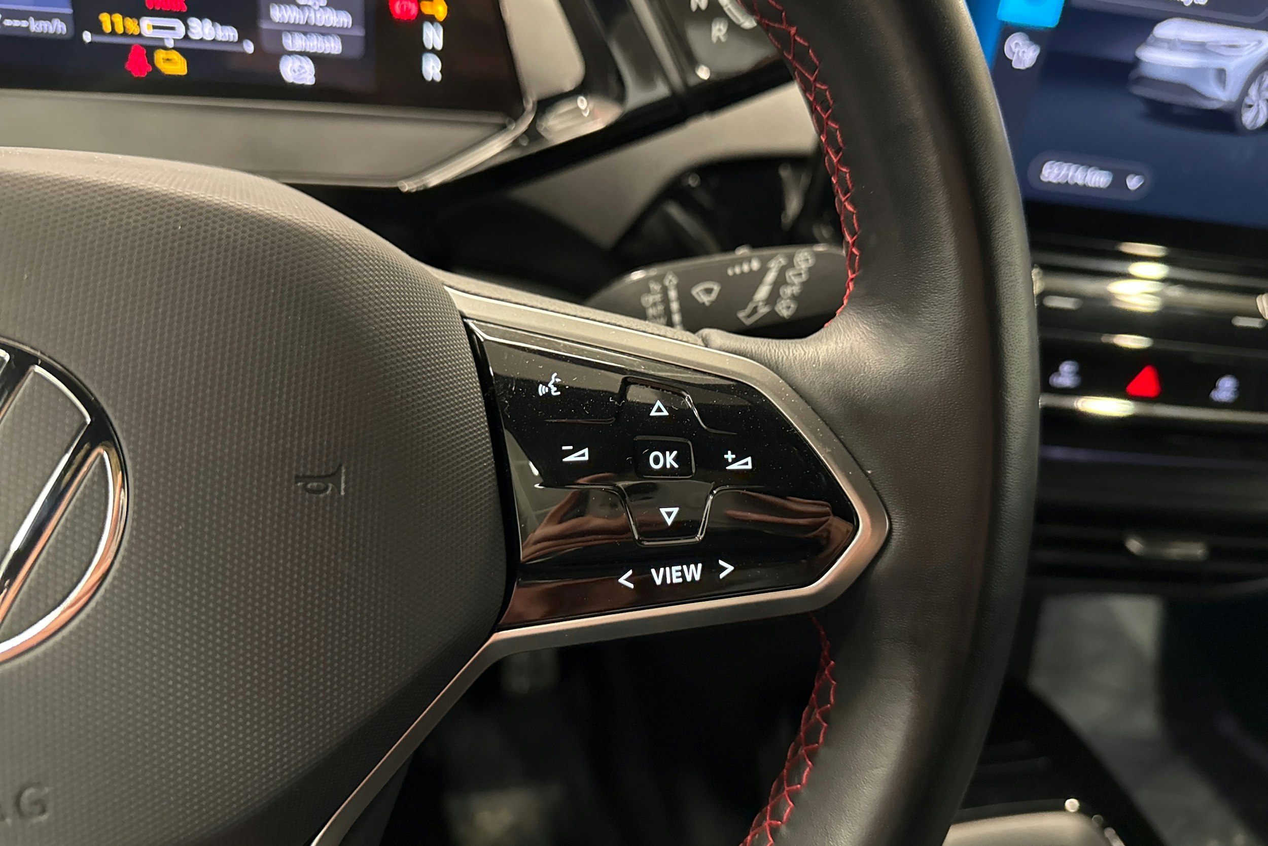 musta Volkswagen ID.4 2023 kuva 13.