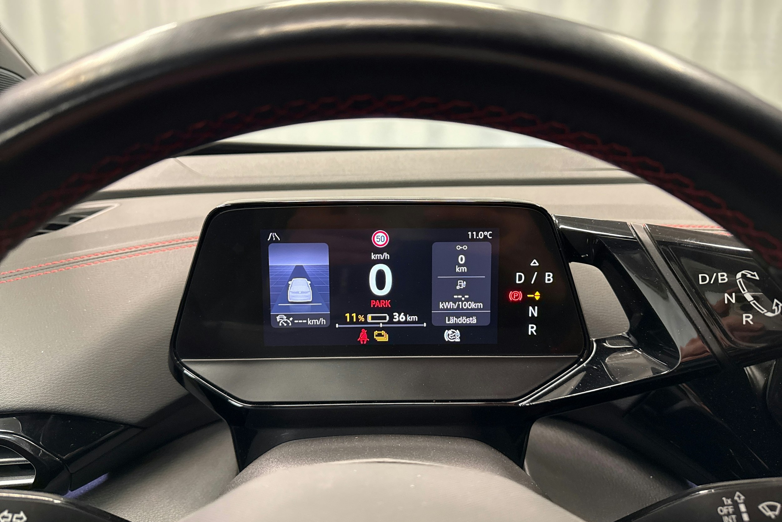 musta Volkswagen ID.4 2023 kuva 14.