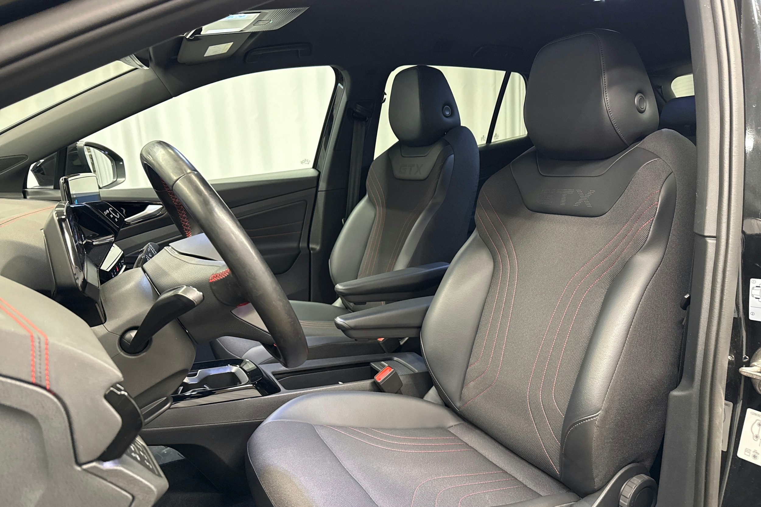 musta Volkswagen ID.4 2023 kuva 24.